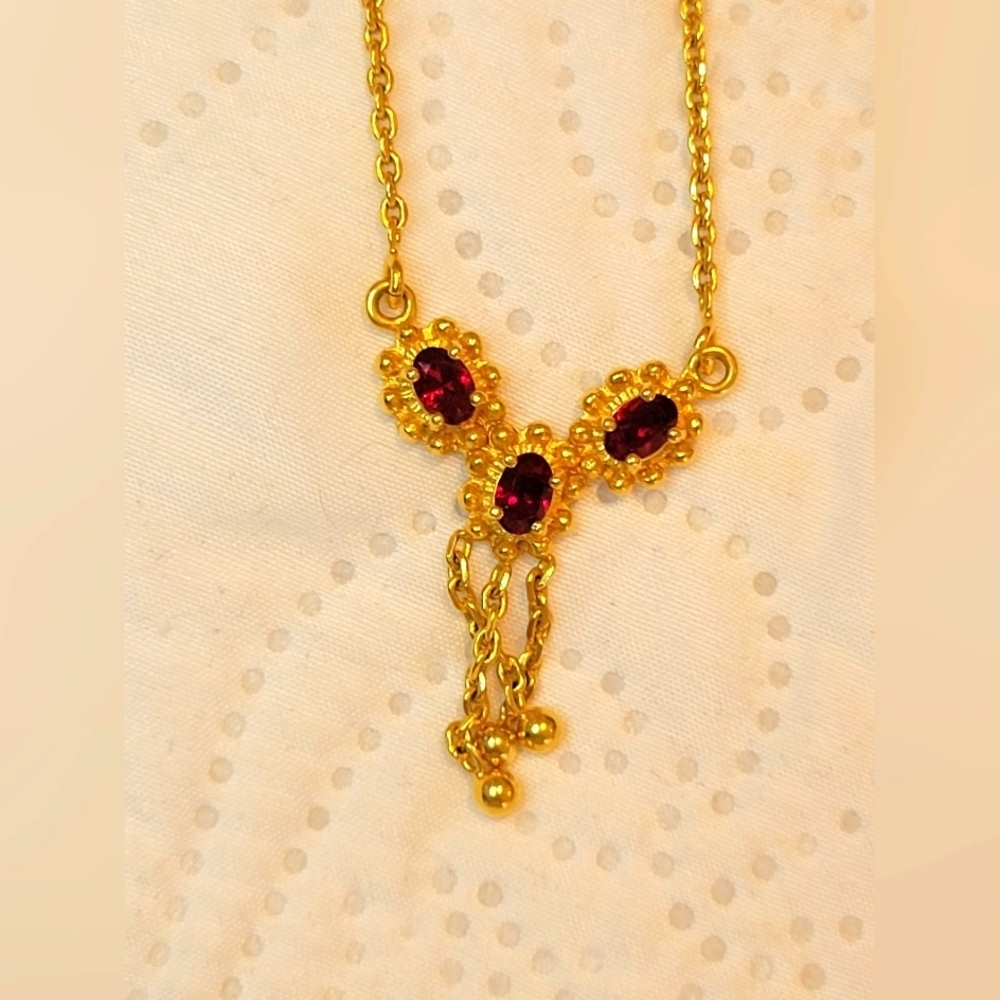 EUC Necklace in gold with ruby color stone‎ accents.